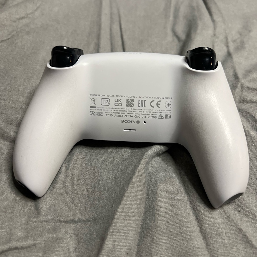 PS5 - Picture 4 of 4